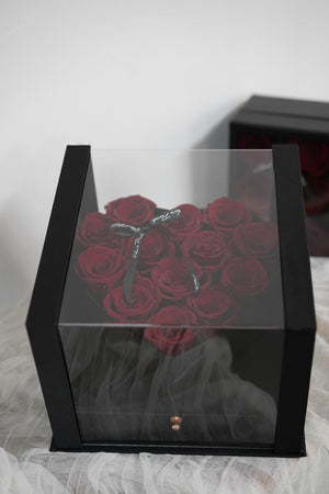 '爱你的純'ハート型デラックスボックスに保存された赤いバラ