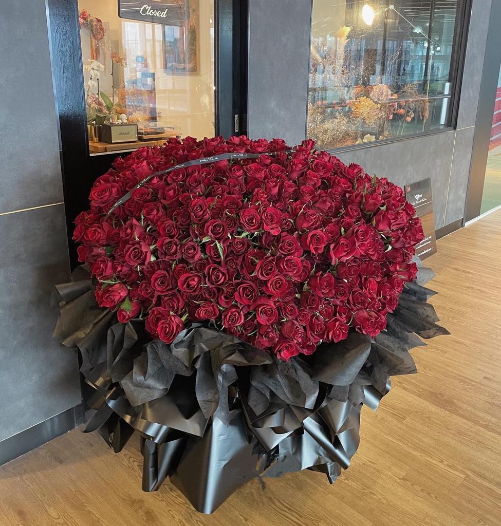 999 Roses Bouquet Delivery in Singapore – Wen’s Floral Studio